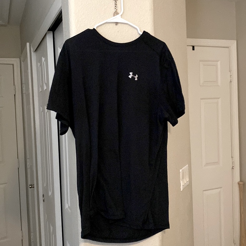 Under Armour athletic t shirt size 2XL excellent used condition 8/10